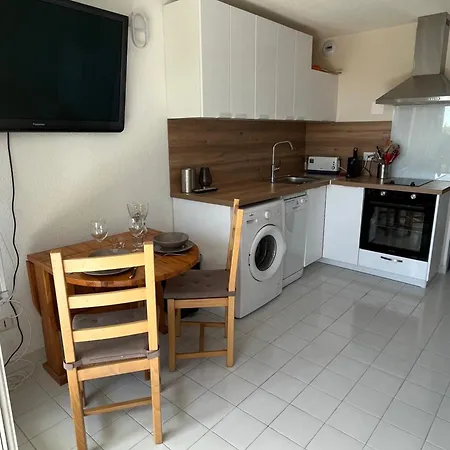 Daire T2 - Les Pieds Dans Le Sables En Toutes Saisons 5 Couchages - Climatisation - Parking Privee - Piscine - Situation Optimum Et Rare - Amoureva - Richelieu- Cap D'agde *